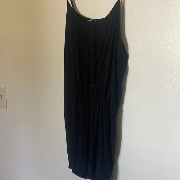 Homwo lightweight button black romper with pockets and elastic waist - Picture 2 of 5